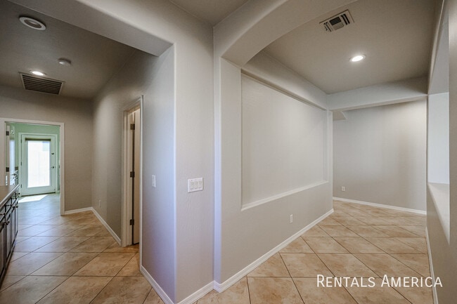 Building Photo - 3173 E Canyon Way