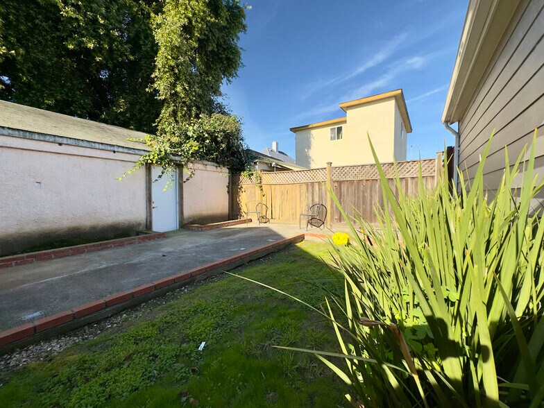 Building Photo - 2307 107th Ave