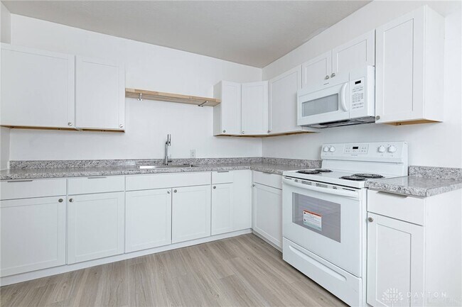 Building Photo - 321 Deeds Ave