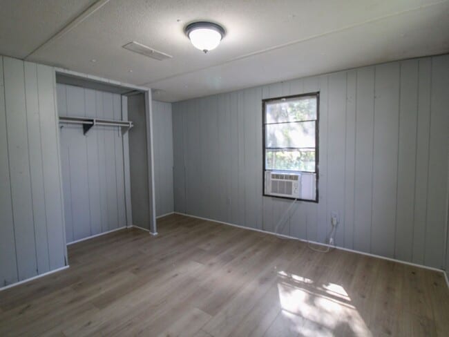 Building Photo - Updated Country Home Just Minutes from Fay...