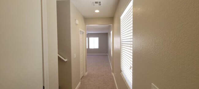 Building Photo - STILLHOUSE rsearching? 3 bedrooms, 2.5 bat...