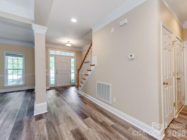 Building Photo - 533 Montgrove Pl NW