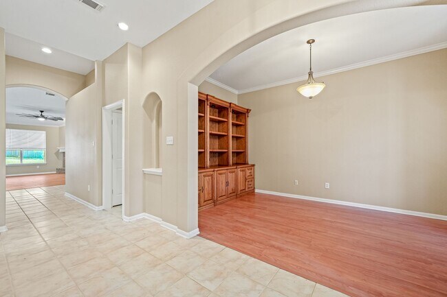 Building Photo - 8615 Traciney Blvd