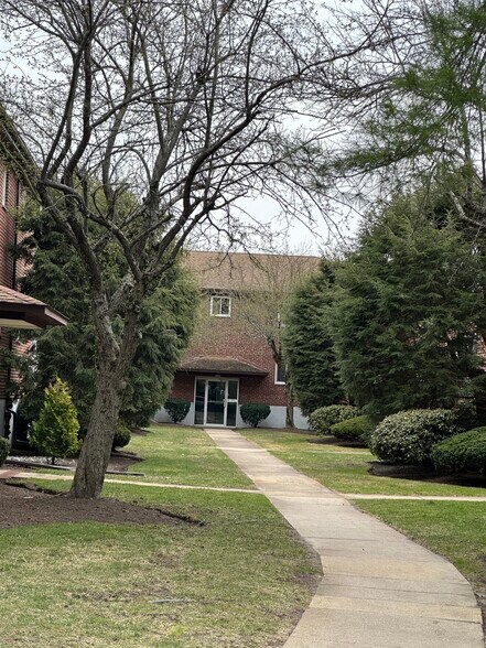 Building Photo - 28 Bryon Rd