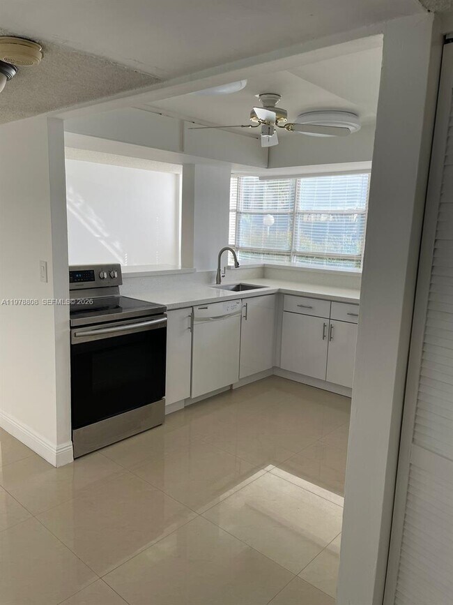 Building Photo - 851 Three Islands Blvd