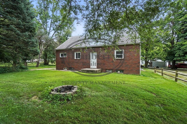 Building Photo - 822 Searles Rd