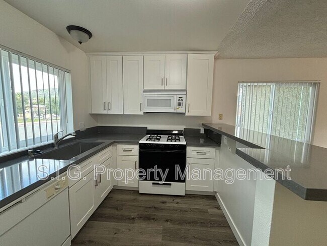 Building Photo - 10560 Sherman Grove