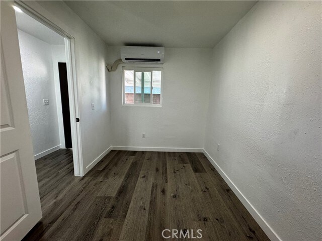 Building Photo - 4563 Bridgeview Ave