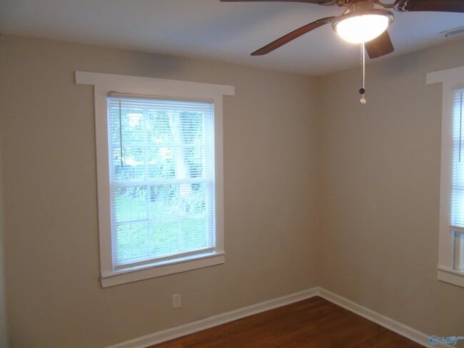 Building Photo - 1423 Stevens Ave NE