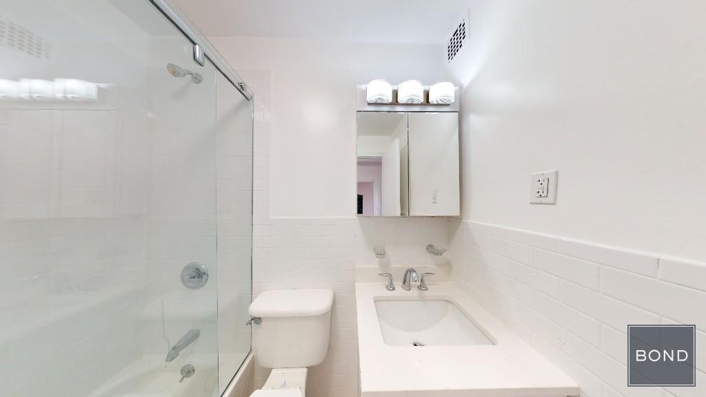 Building Photo - 160 W 73rd St