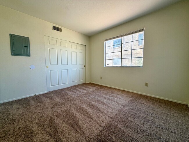Building Photo - 2704 Aarondavid Dr