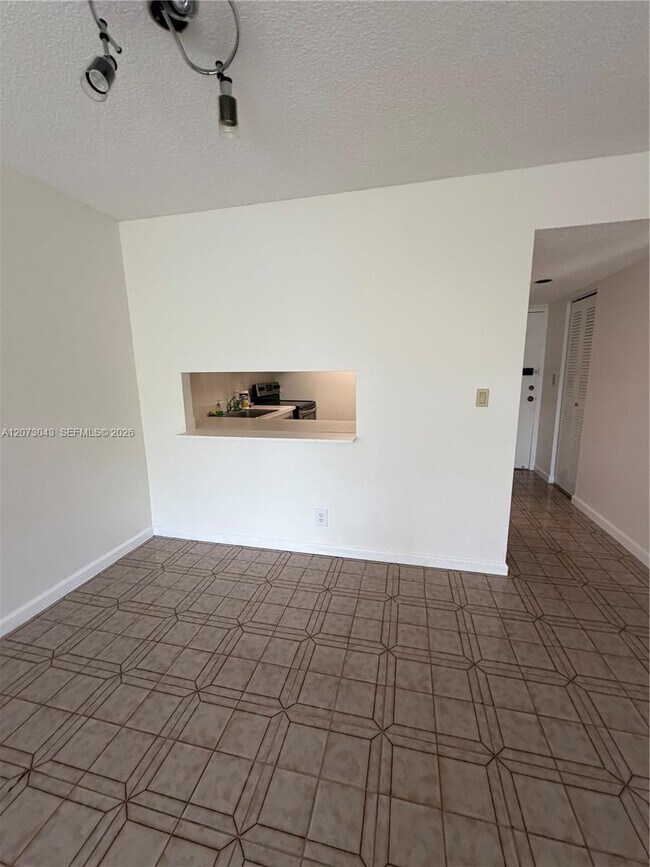 Building Photo - 1825 W 44th Pl