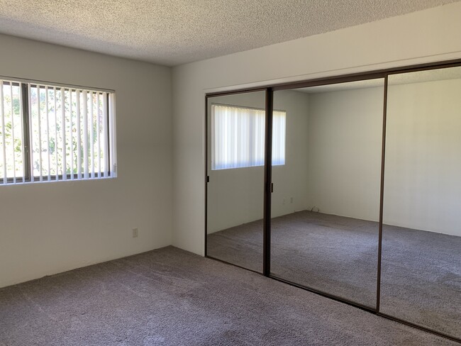 #1 Bedroom - 2491 S Barrington Ave