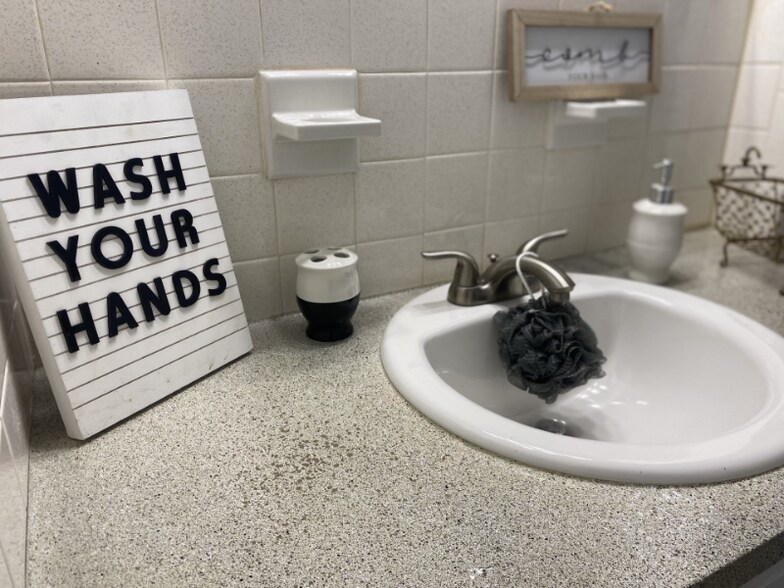 Building Photo - 1005 Hickory Hill Ln