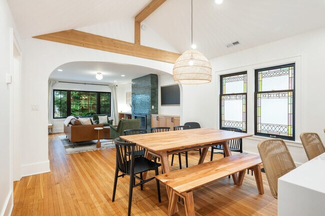 Building Photo - 2453 4th Ave W