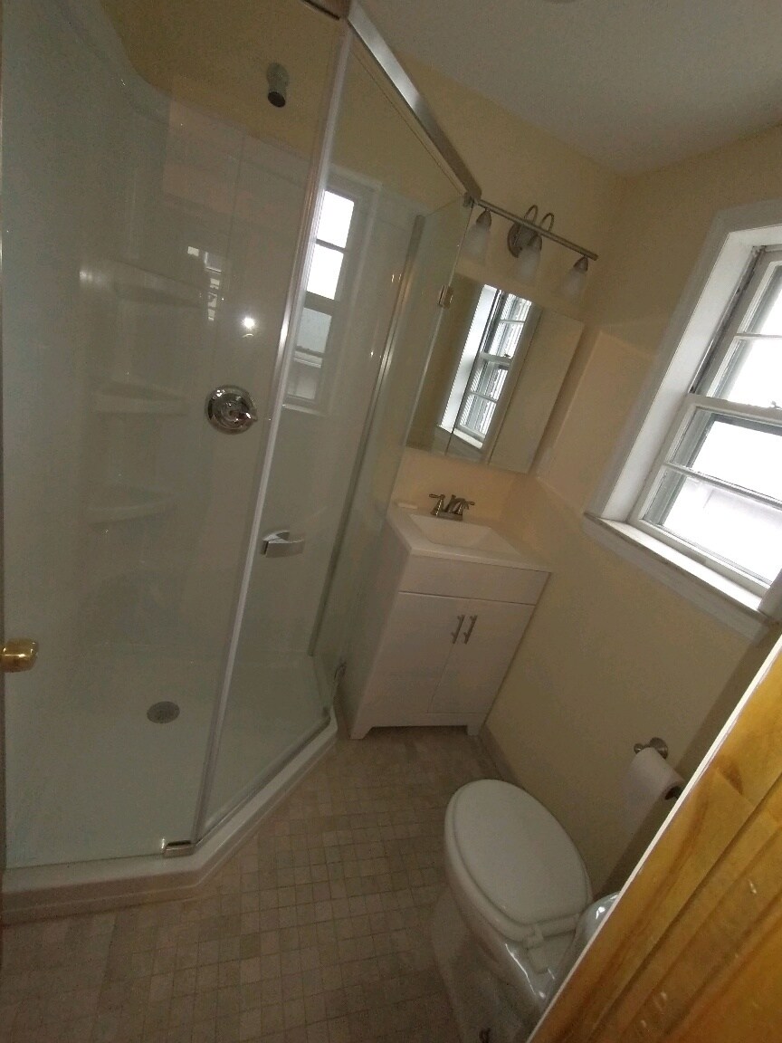 bathroom - 37 Grant St