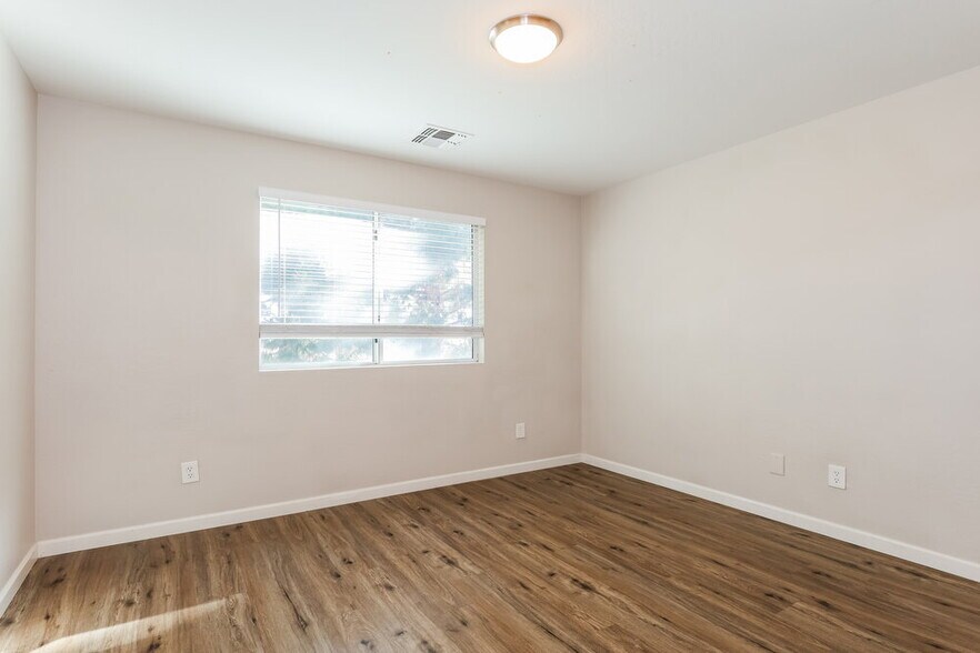 Building Photo - 5211 Burton Dr