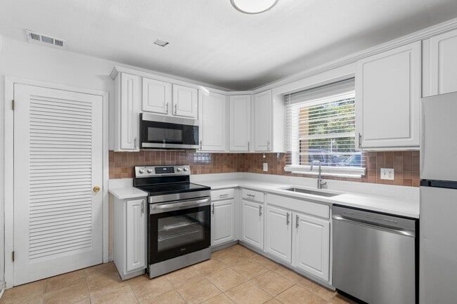 Building Photo - 10693 N Military Trl