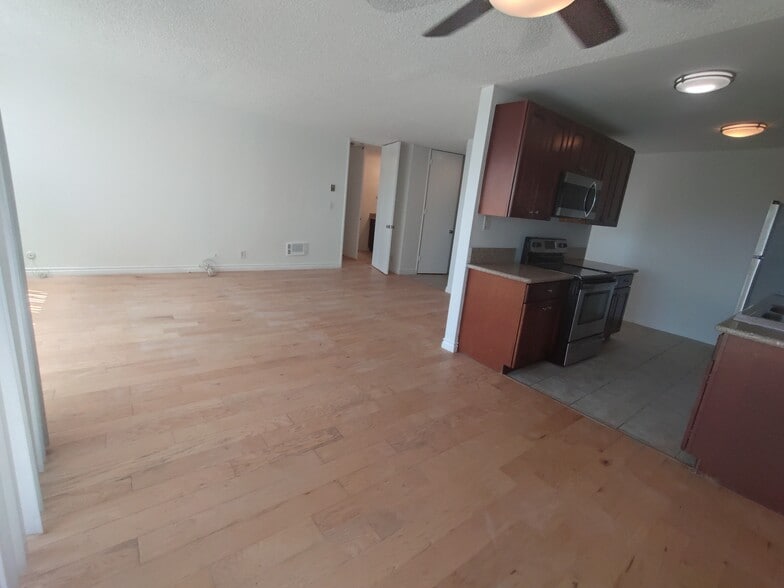 Building Photo - 5950 Canterbury Dr