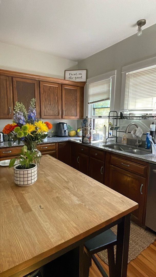 Building Photo - West Highlands 2 Bedroom Duplex with 2 Car...