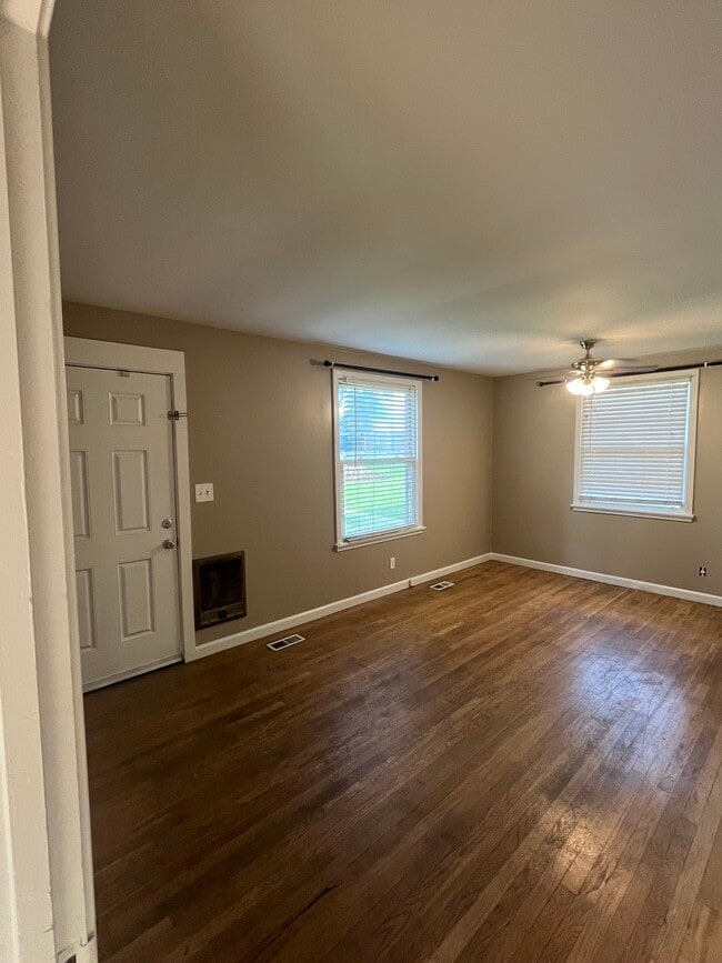 Building Photo - 207 Desoto Dr