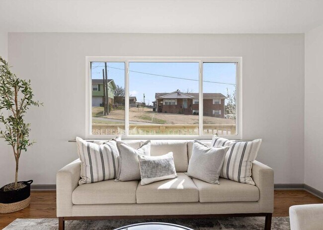 Building Photo - Charming Chattanooga Home in Prime Location!