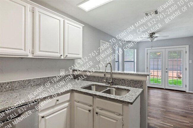 Building Photo - 473 Leisure Ln