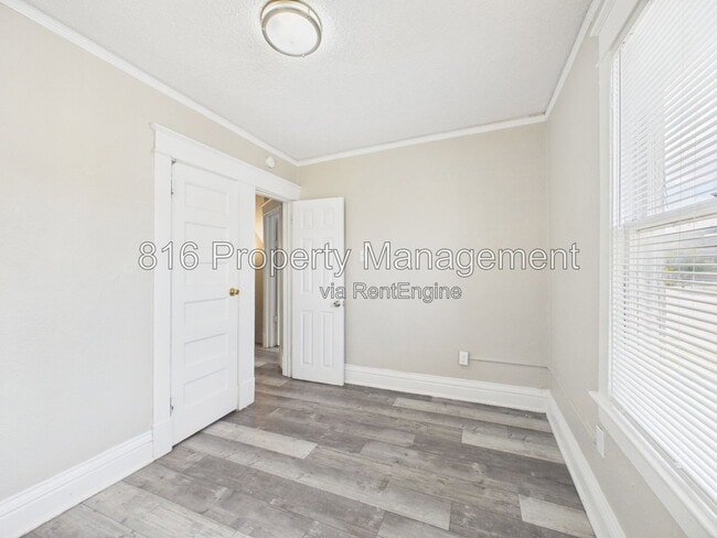 Building Photo - 3205 E 31st St