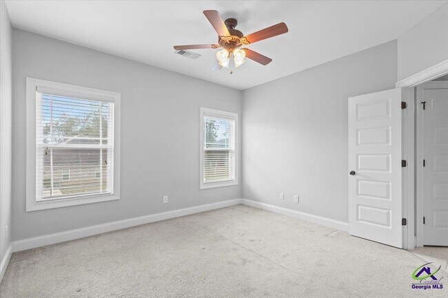 Building Photo - 300 Cheshire Dr