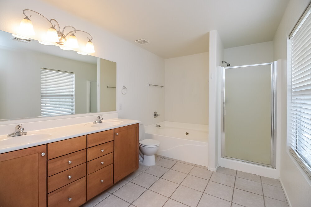 Building Photo - 2714 S Sailors Way