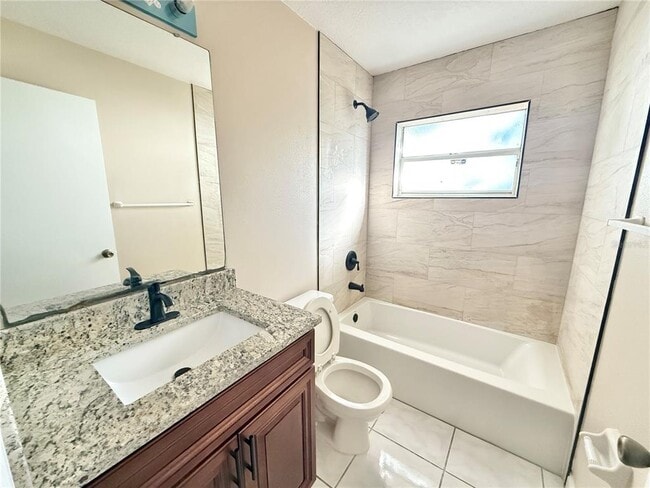 Building Photo - 2359 Harbor Town Dr