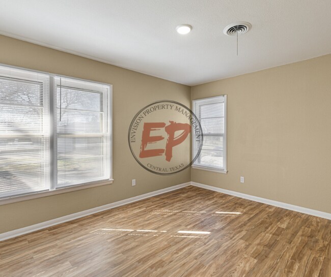 Building Photo - 817 Lawrence Dr