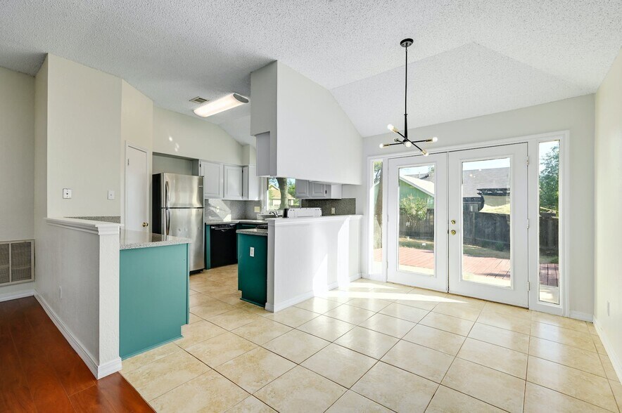 Building Photo - 2504 Spring Wagon Ln