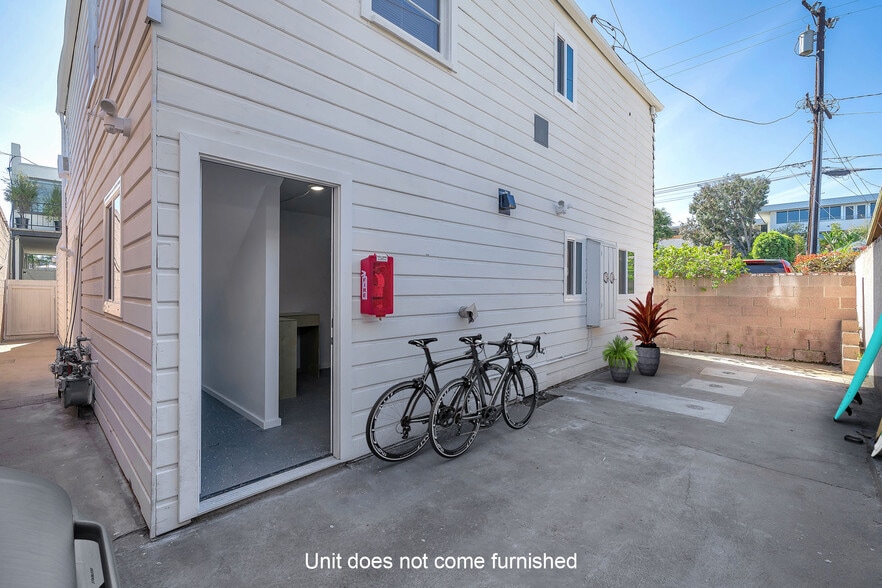 Shared Outdoor space - 905 Manhattan Beach Blvd