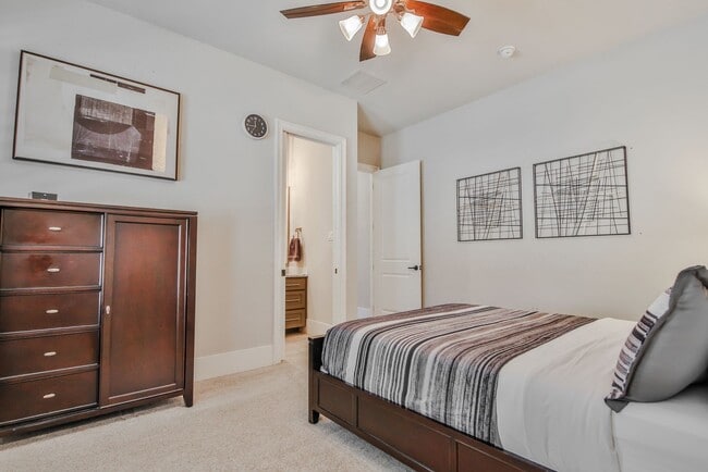 Building Photo - Stunning 4-Bedroom Luxury Home with Resort-Style Pool in Prestigious Oakmont Estates – Available ...