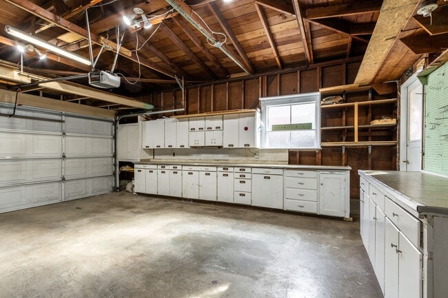 Building Photo - Beautiful & bright 3 bed / 2 Bath San Brun...