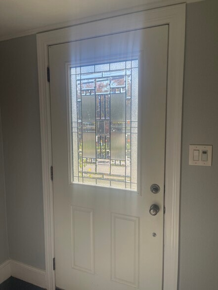 FOYER - 116 Brinkerhoff St