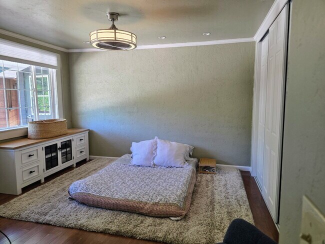 Building Photo - Compound-Style Mountain Living at Its Finest — Spacious Main Home + Brand-New Modern One-Bedroom ...