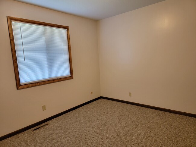Building Photo - 6293 Amanda Dr