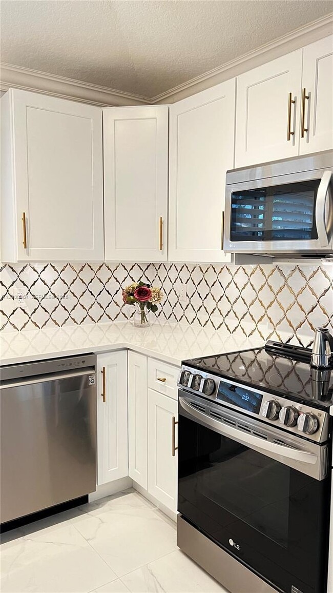 Building Photo - 6762 Via Regina