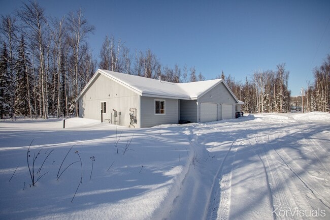 Building Photo - 761 Selina Ln