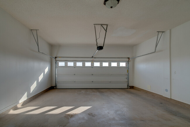 Building Photo - Eastside 3 Bedroom 2.5 Bath