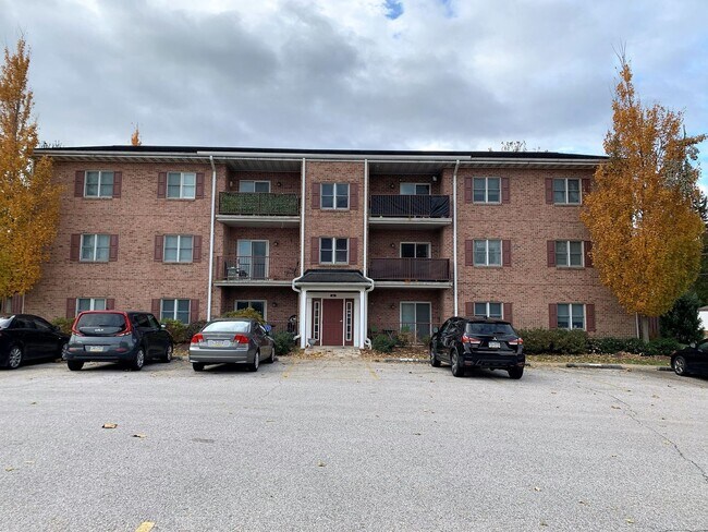 Interior Photo - 327 N Pine Ave