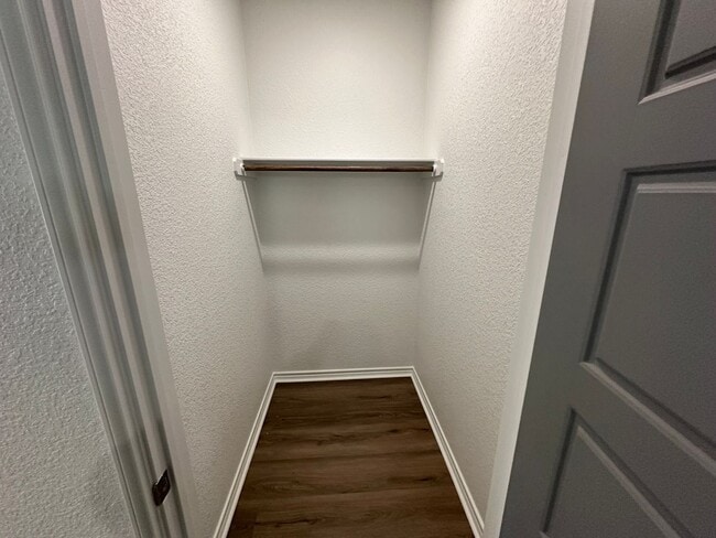 Building Photo - AVAILABLE NOW!