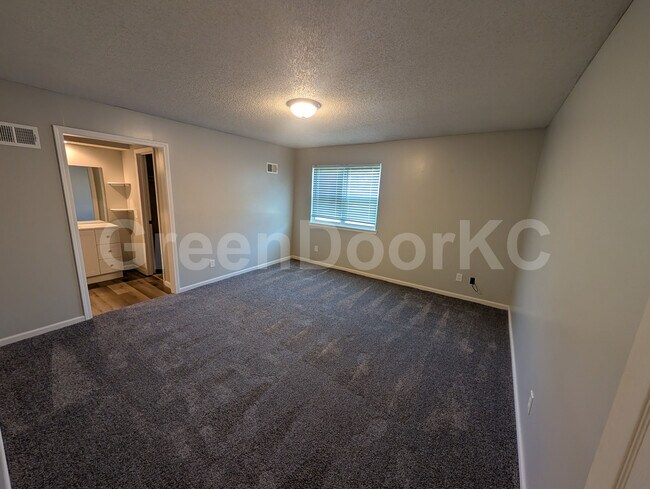 Building Photo - 16520 W 141st St