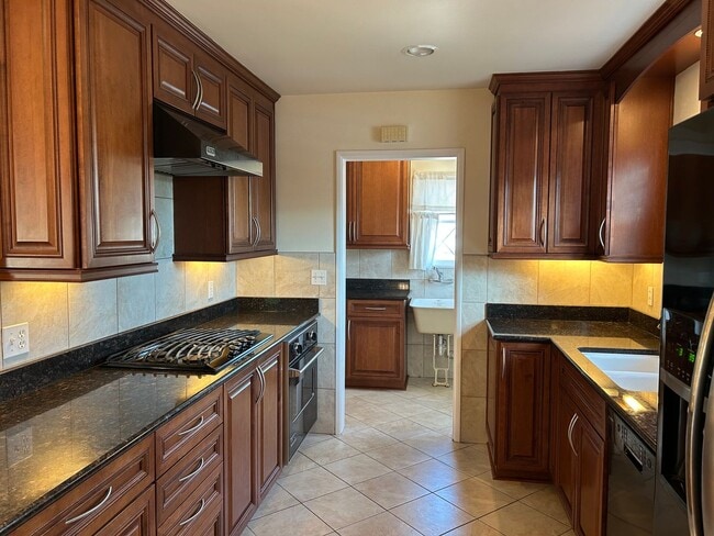 Building Photo - Adorable 5 Bedroom 3 Bathroom Orange Home Near Old Towne!