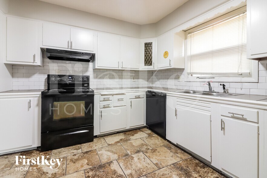 Building Photo - 7120 Eastern Ave