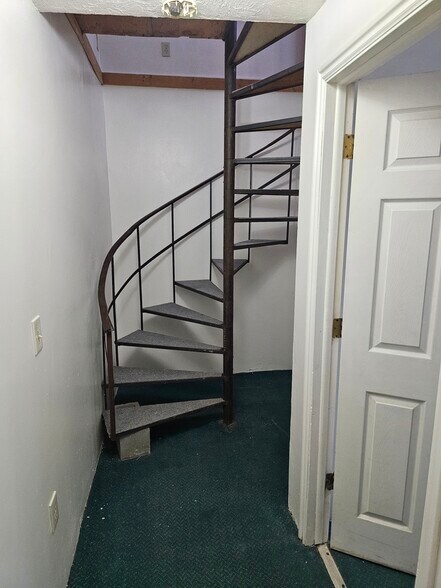 Building Photo - 310 6th St