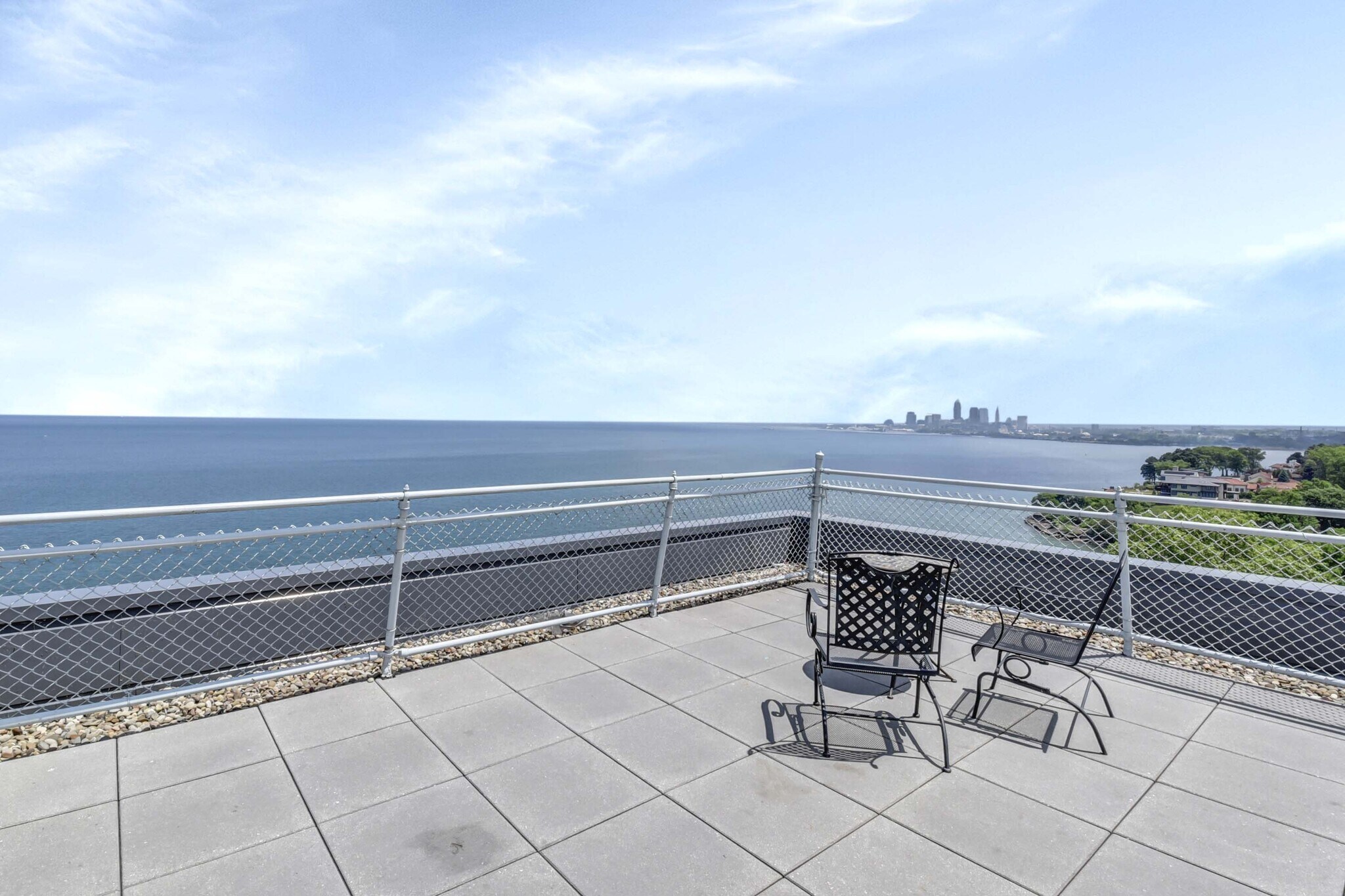 Building Photo - 11850 Edgewater Dr