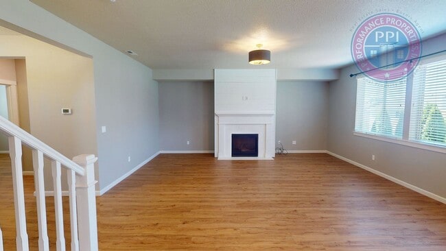 Building Photo - *Gresham - Luxury Craftsman, Central Air, ...